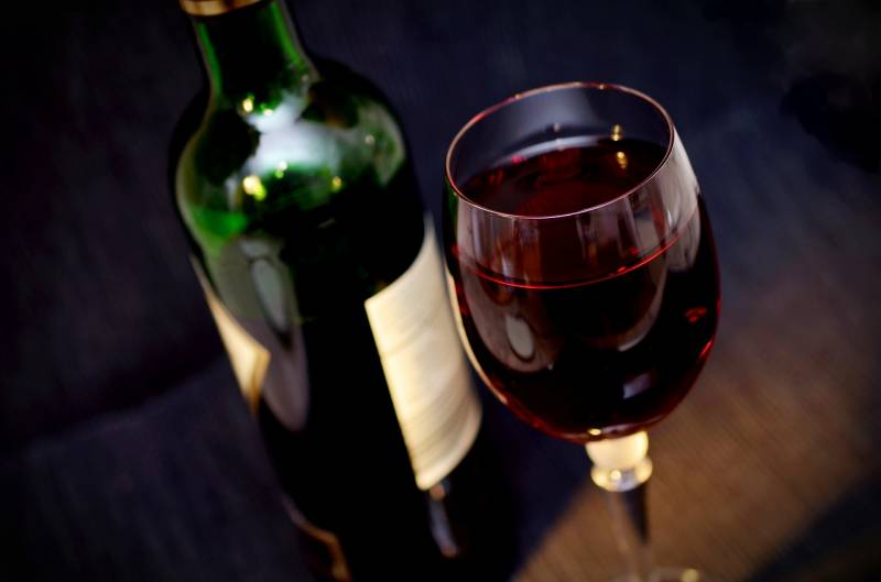 Se faire aider dans la création d’une étiquette de bouteille de vin de vigneron indépendant à La Réole